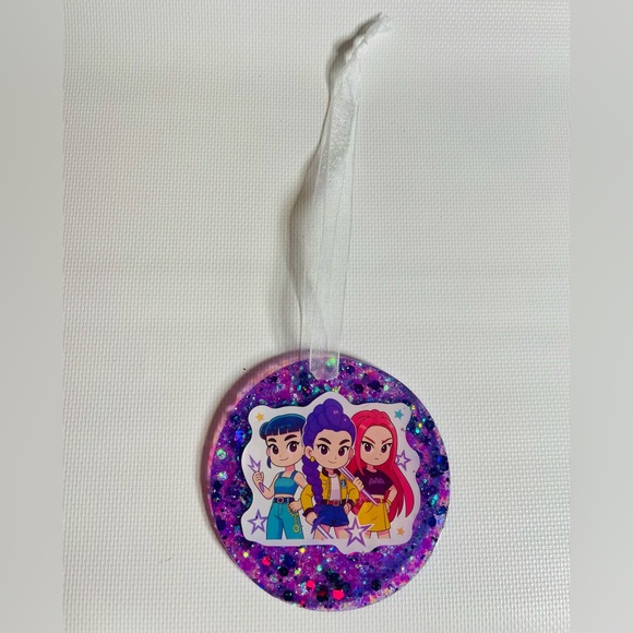 Hand Crafted Resin Glitter Kpop Demon Hunters Ornament - Picture 2 of 4